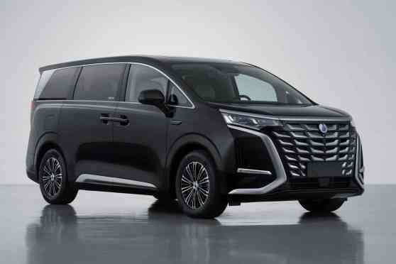 BYD Denza to enter PH market with D9 plug-in hybrid minivan? image