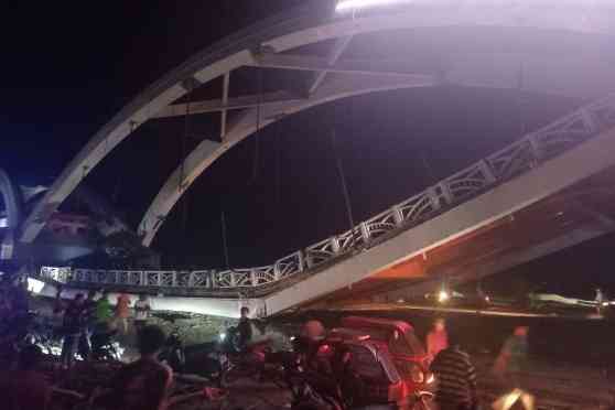 DPWH: 102-ton dump truck was on Isabela bridge during collapse image