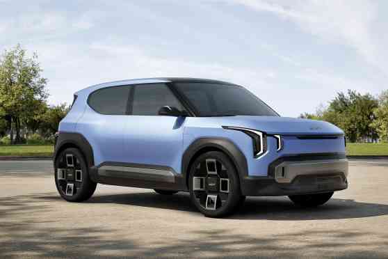 EV2 Concept is Kia&rsquo;s funky electric crossover image
