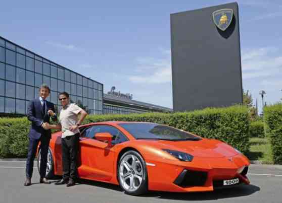 Lamborghini rolls out 1000th Aventador image