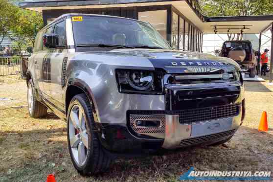Land Rover PH is selling a Defender 130 with captain seats image