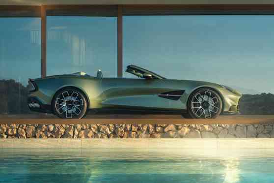 2025 Aston Martin Vanquish Volante is one sexy V12 droptop image