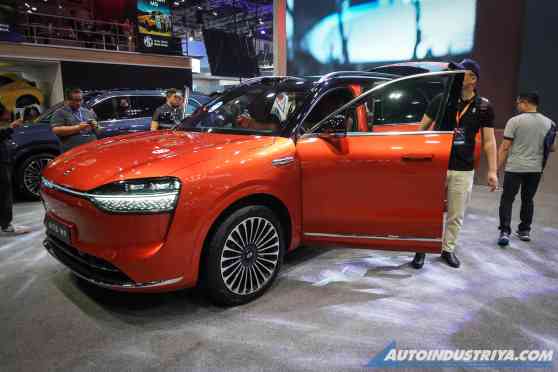 MIAS 2025: Aito M9 REEV is one heck of a mobile tech lounge image