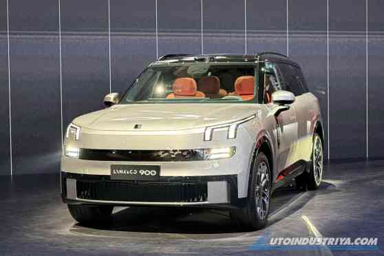 Shanghai 2025: Lynk & Co 900 EM-P SUV draws crowd image