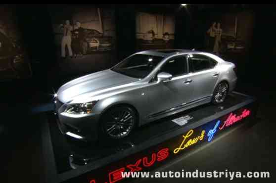 Lexus unveils 2013 LS via Facebook image