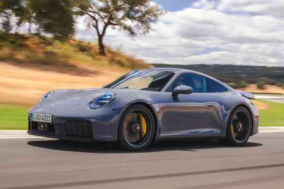 Porsche 911 Carrera GTS Hybrid is the 2025 World Performance Car image