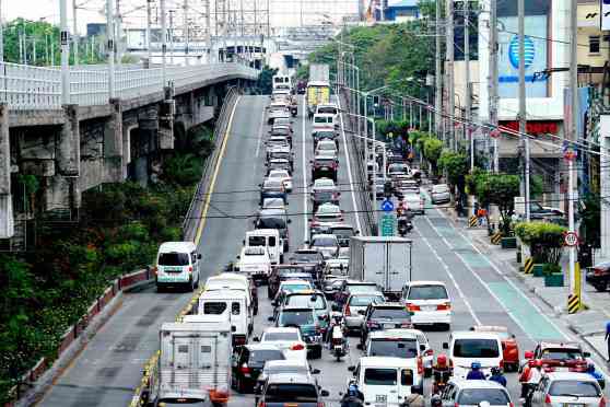 MMDA: No regular coding, only odd-even scheme applies during EDSA Rebuild image