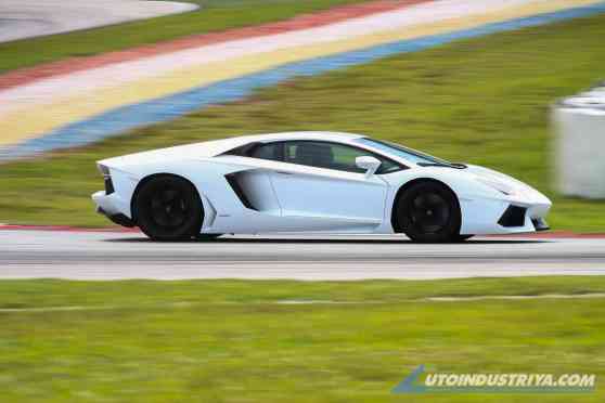 2013 Lamborghini Aventador to come with CDS and Start-Stop image