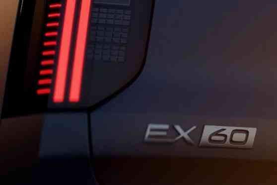 Volvo confirms all-electric EX60 SUV for 2026 image
