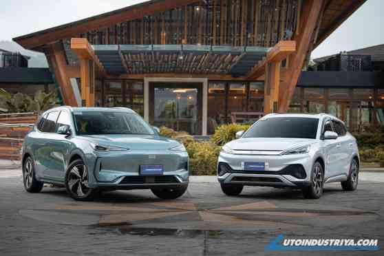 2025 Geely EX5 vs BYD Atto 3: Electric Crossover Head to Head image
