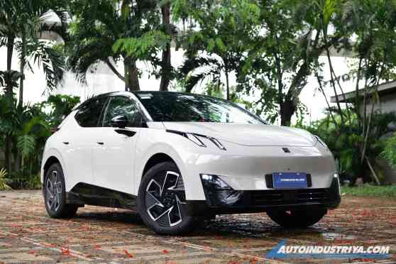 2025 Lynk & Co 02 HS BEV image