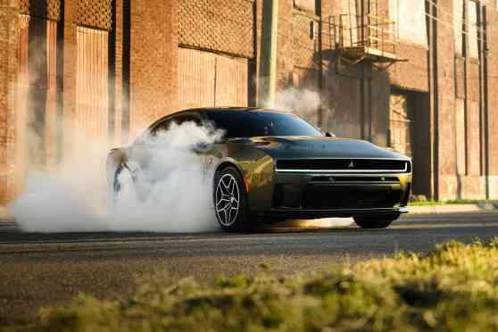 2026 Dodge Charger R/T, Scat Pack debuts with twin-turbo inline-six image