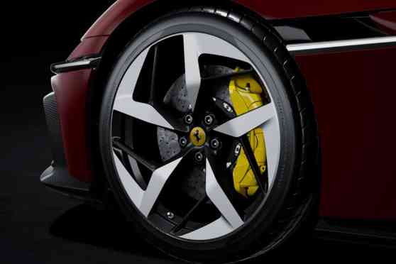 Sayad Avoidance: Ferrari patents system that prevents parking curb scraping image