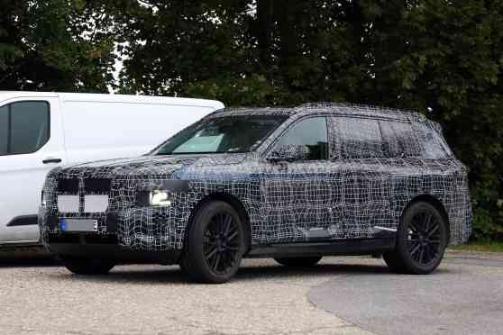 SPIED: Next-generation BMW X7 to spawn iX7 EV variant? image