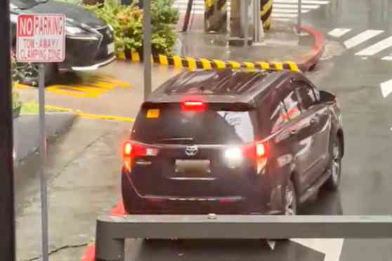 DOTr orders 90-day license suspension of driver with blinking reverse lights image