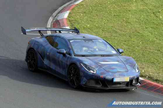 SPIED: BYD spotted testing Denza 9 super EV image