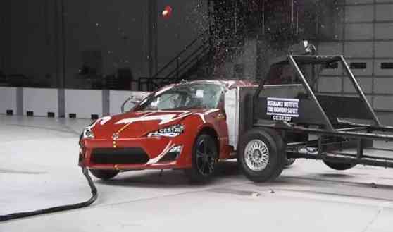 Scion FR-S and Subaru BRZ earns IIHS Top Safety Pick image