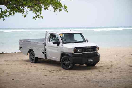 Toyota announces special holiday offers on select models image