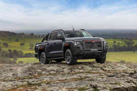 Nissan reveals new generation Navara pick-up for Australia image