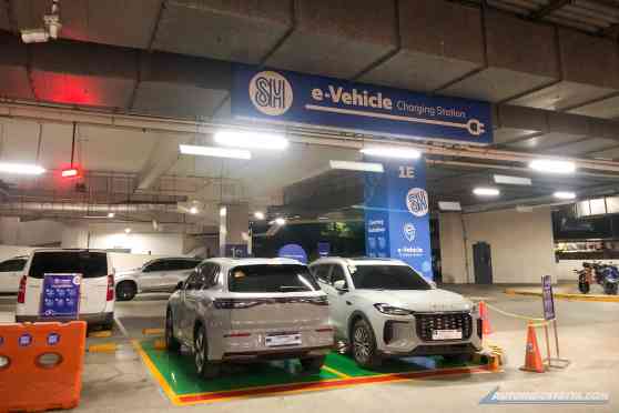 We need to practice proper EV parking and charging etiquette image