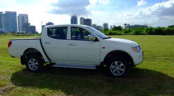 2007 Mitsubishi Strada 4x2 image