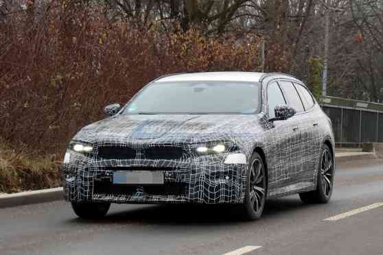 SPIED: BMW 5 Series Touring to get &ldquo;Neue Klasse&rdquo; facelift? image