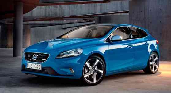 Volvo launches V40 R-Design image