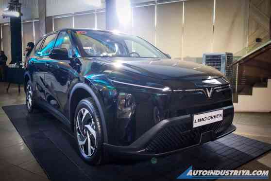 How much is the monthly battery subscription for VinFast Limo Green? image