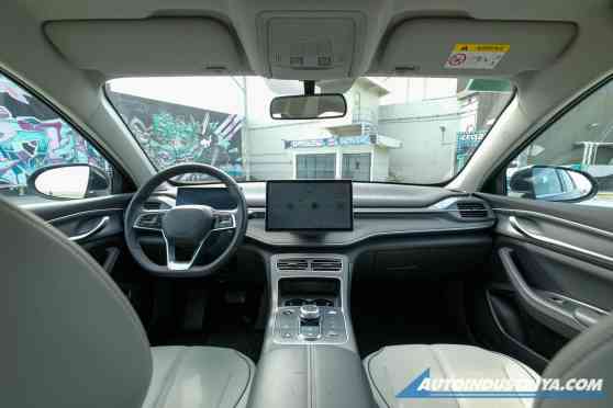 China to require new cars to have more physical controls; less touchscreen reliance image