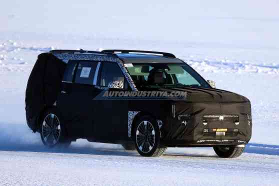 SPIED: 2027 Hyundai Santa Fe facelift to get EREV version? image