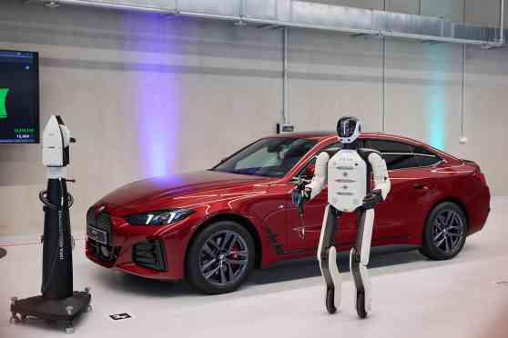 BMW assigns humanoid robots in its production line in Germany image