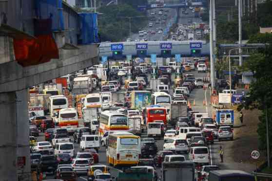 DOTr in talks with toll operators for discounted rates for bus, trucks image