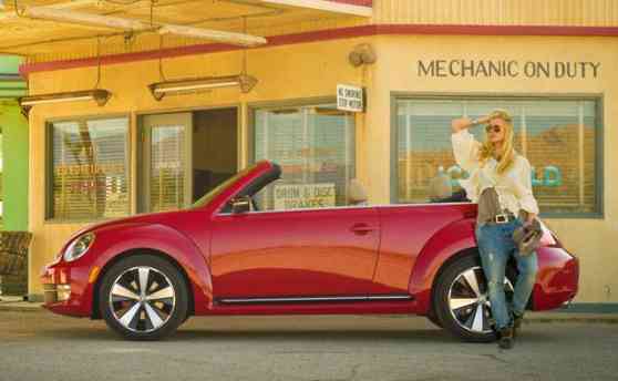 The new Beetle opens its top for LA Auto Show image