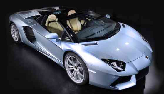 Lamborghini Aventador drops its top with the roadster image