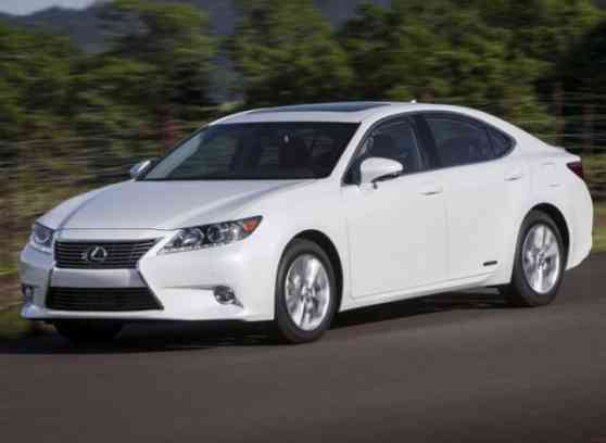 NHTSA grades the Lexus ES with 5 stars image