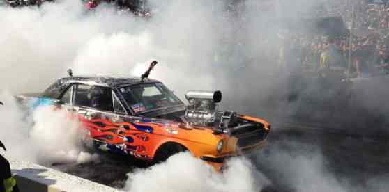 Australia grabs world record for largest simultaneous burnout image