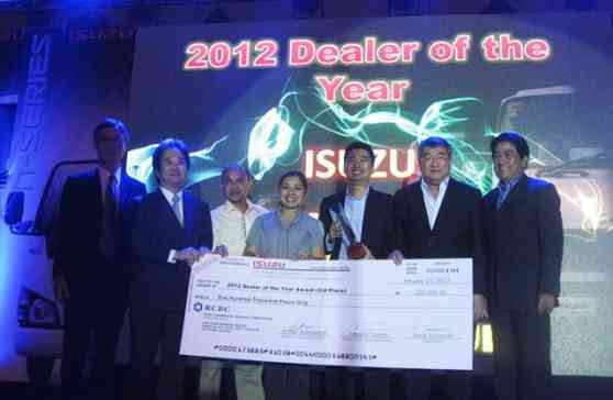 Isuzu Davao places 3rd for 2012 Isuzu Dealer of the Year  image