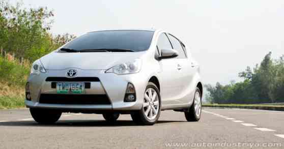 2013 Toyota Prius c image
