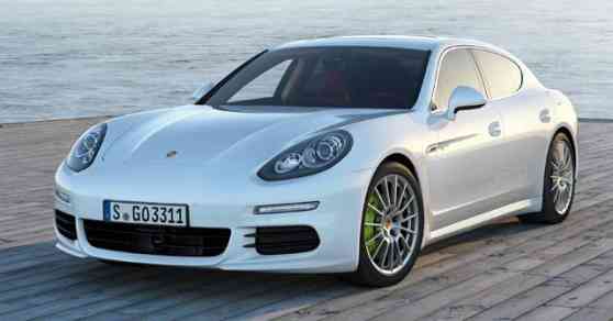 Porsche introduces plug-in hybrid Panamera image