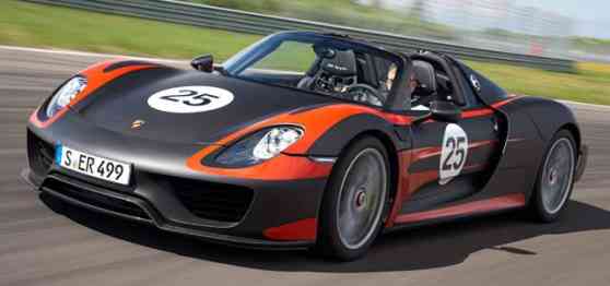 Porsche introduces the Porsche 918 Spyder image