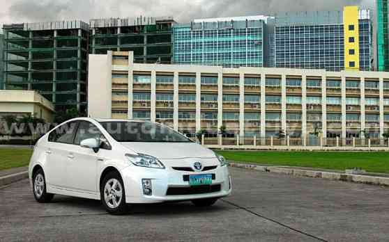 Toyota issues recall of 242,000 third-gen Prius for brake issue image