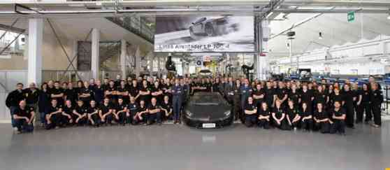 Lamborghini Aventador LP 700-4 marks 2000 unit milestone image