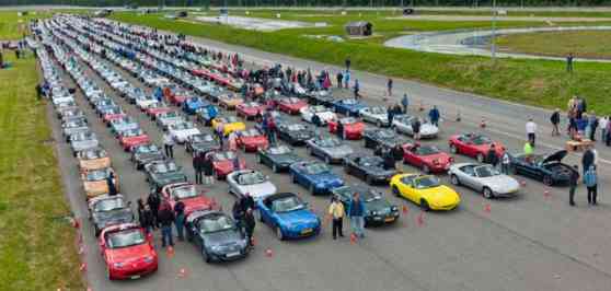 Mazda sets new world record for largest parade of MX-5s image