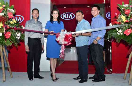 Kia opens new dealership in Molino, Cavite image
