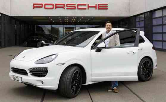 Porsche builds 500,000th Cayenne image