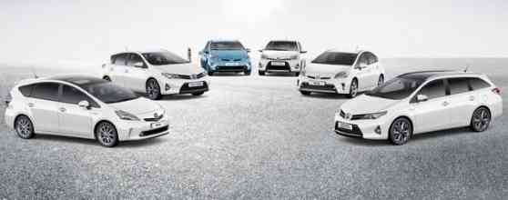 Toyota aims for more hybrid vehicles by 2015 image