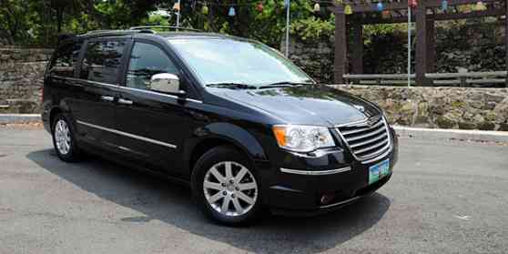 2010 Chrysler Town & Country CRD Touring image