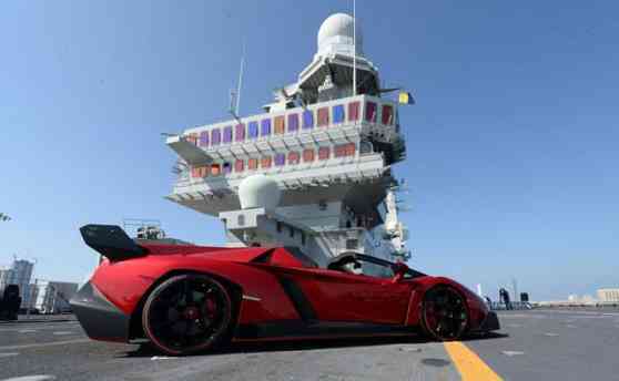 Lamboghini Veneno Roadster makes public debut aboard aircraft carrier image