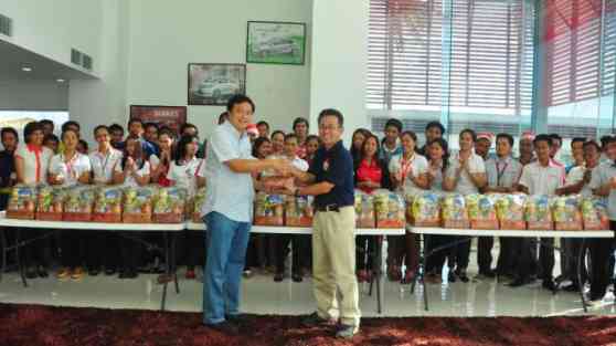 Toyota PH shares Christmas Spirit with Tacloban dealership image