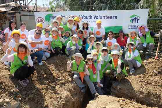 Kia PH and Korean youth help build homes in Payatas image